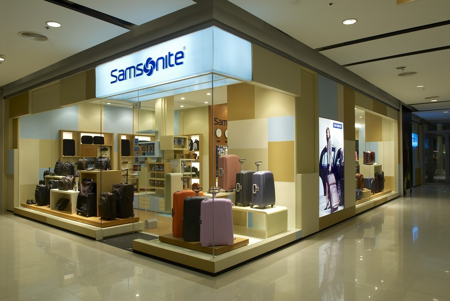 samsonite classics réalisé en 2007 par Guillot Architectes à Store concept global